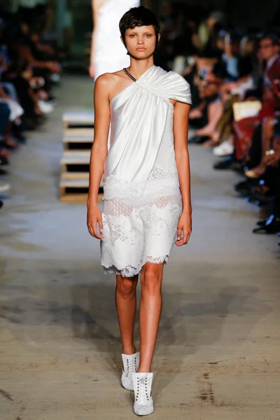 Look 15